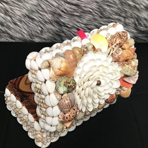 NWOT Seashell Encrusted Treasure Chest Shaped Box - Picture 9 of 9